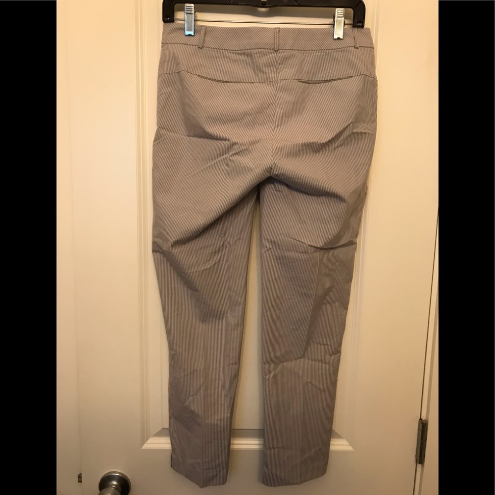 𝅺Smart Set Capri Pants - Picture 2 of 4